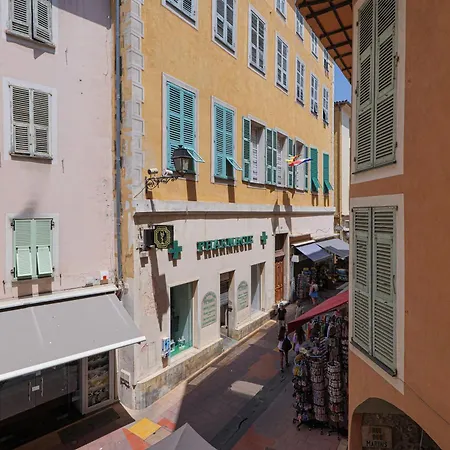 Grand Terrace Flat - Happy