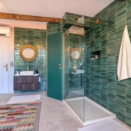 Grand Terrace Flat - Happy *